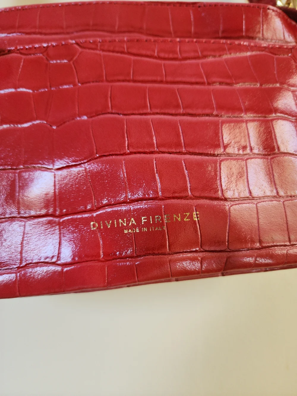 Divina Firenze Italian Leather Red Croc-Embossed Crossbody Bag - Picture 3 of 5